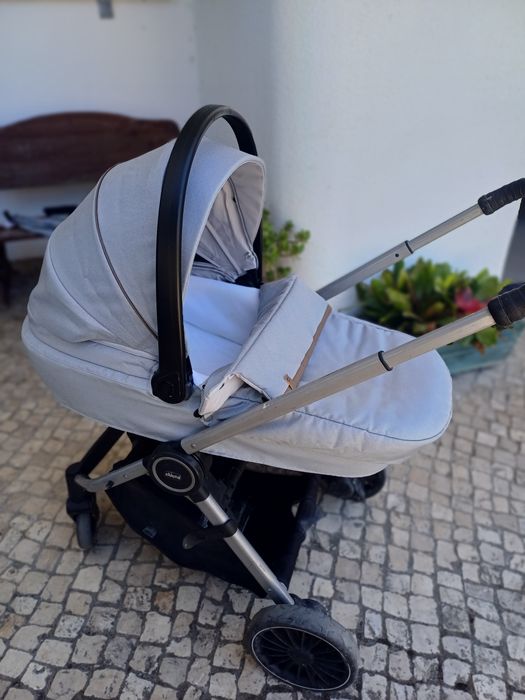 Trio   CHICCO  I-SIZE  com    ISOFIX