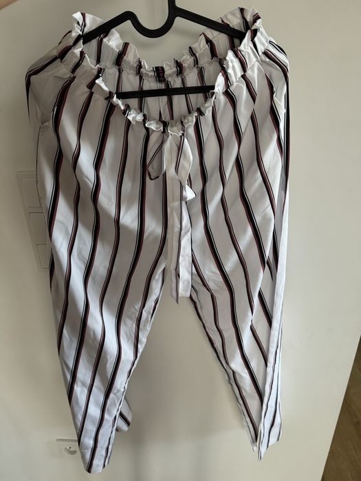 Spodnie cienkie, zwiewne, z gumka, biale w paski M/38