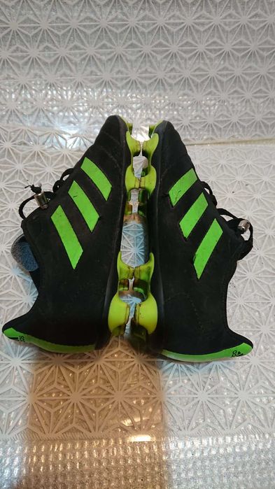 korki piłkarskie marki Adidas rozmiar 35,5 cm