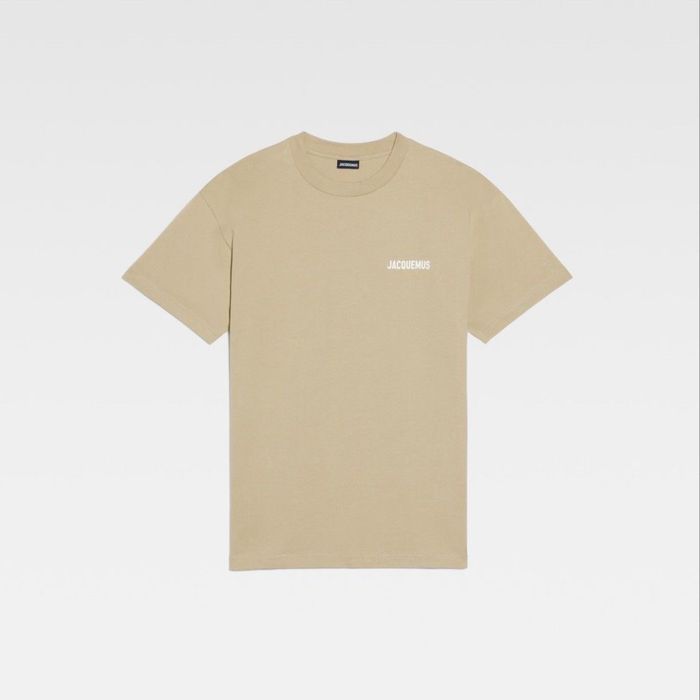 Футболки в наявності