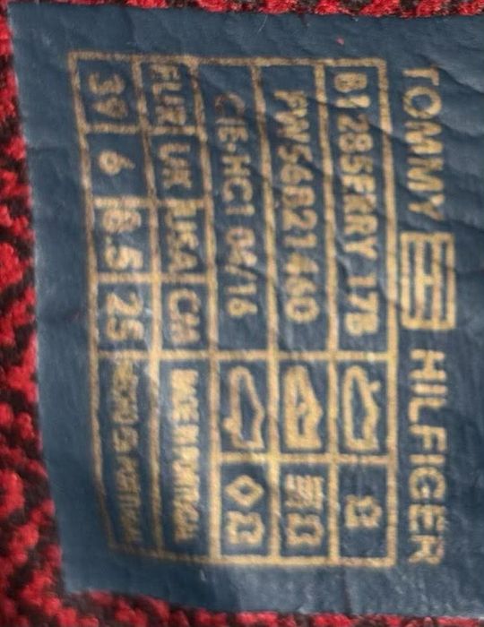 Tommy Hilfiger botki zamszowe damskie 39 Th Buckle Suede Boot
Rozmiar