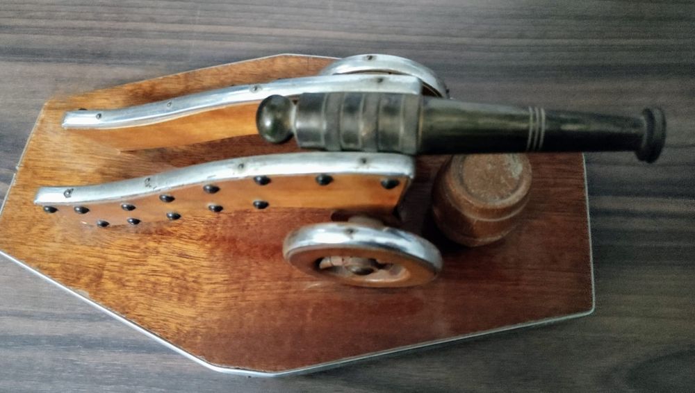 Mosiądz drewno metal armata