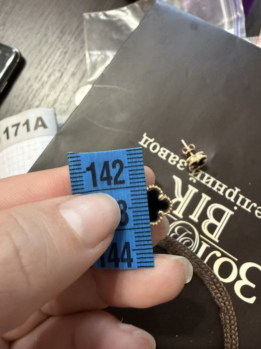 Золотые гвоздики в стиле ван клиф