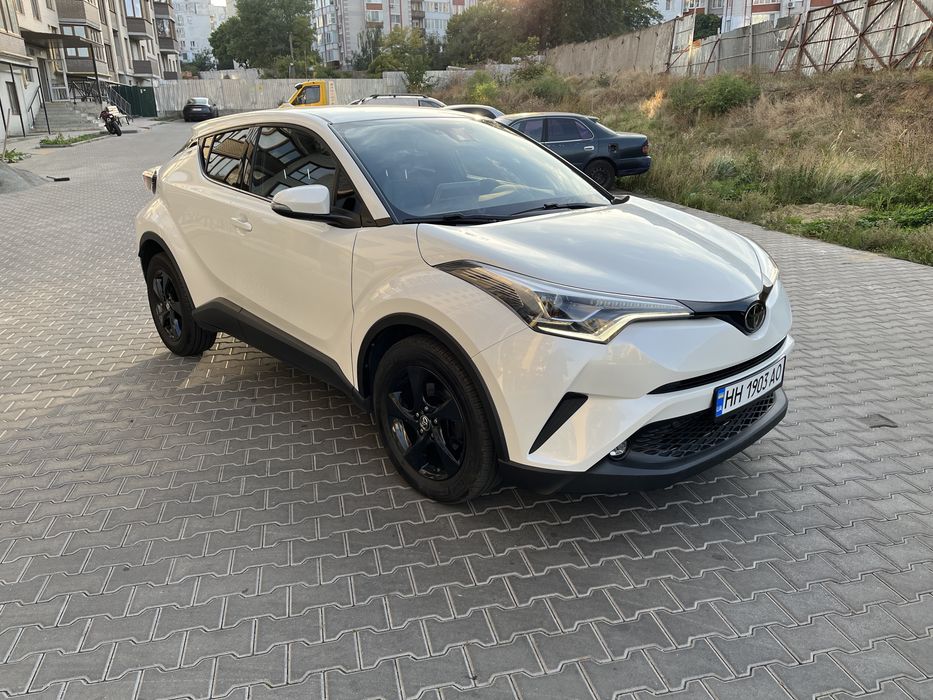 Toyota C-HR 2019 офіційна