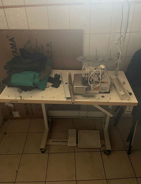 Оверлоки б/у (5-нитки).