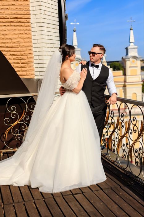 Продаю весільну сукню