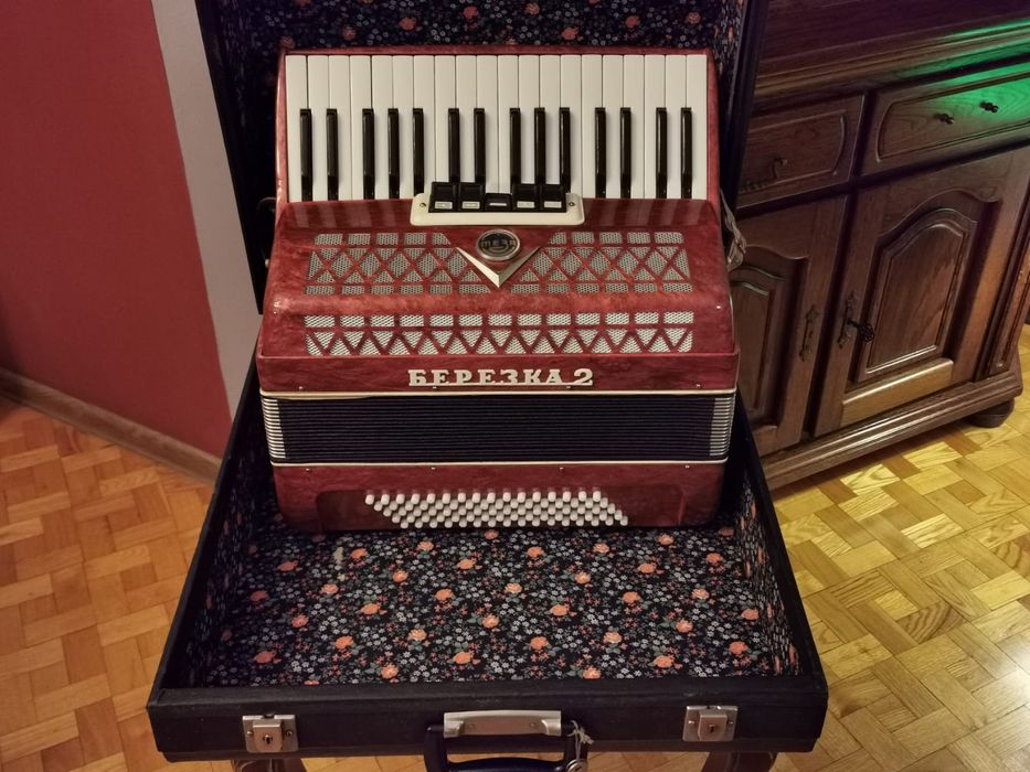 Akordeon klawiszowy Teza 80 basów z futerałem