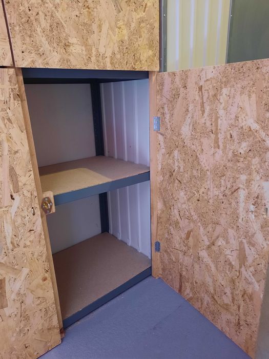 Guarda móveis - boxes e cacifos com diversas dimensões.