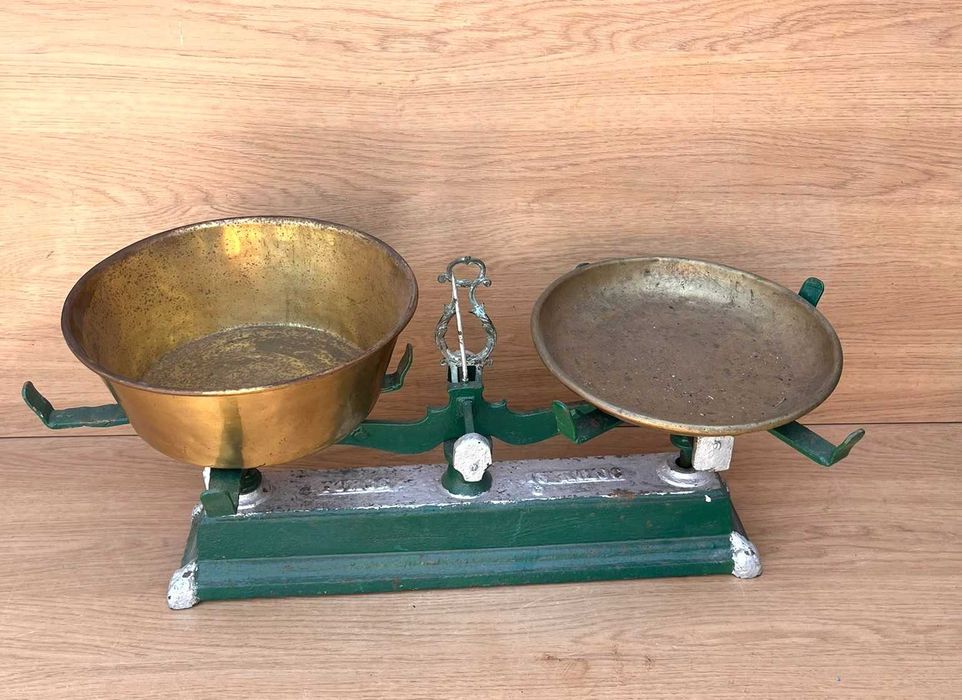 Balança de mesa antiga