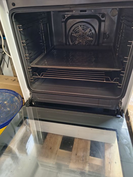 Kuchenka elektryczna z piekarnikiem marki amica