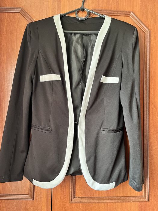 Подарю женский черный пиждак