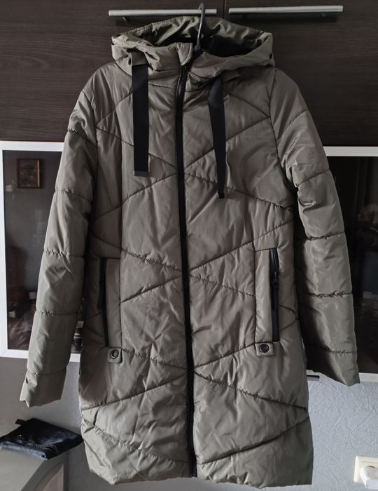 Продам зимову куртку.