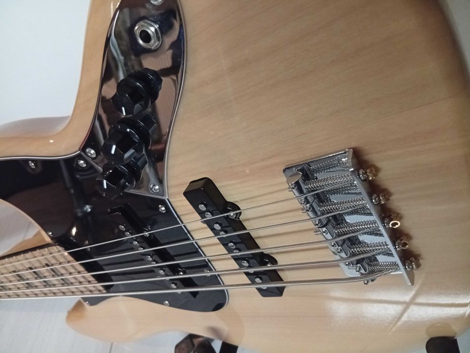 Gitara basowa 5 strun