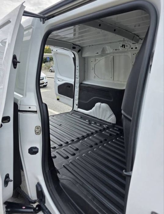 Peugeout partner