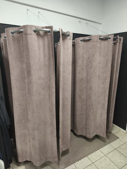 Piękna elegancka przymierzalnia 1 osobowa do sklepu