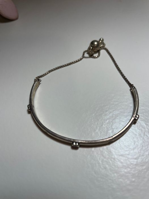 Pulseira Pandora com corações rosa
