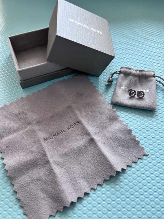 Серебряные серьги-гвоздики Michael Kors