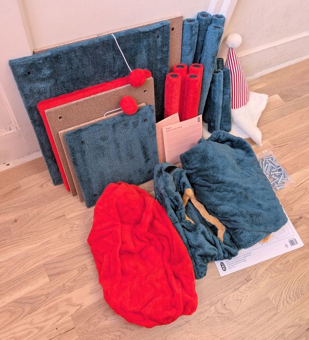 TIAKI Drapak Świąteczna Wieża z Prezentami dla Kotów 40x40x125cm