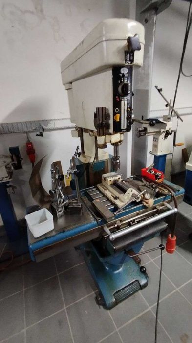 Máquina de Furar HAHN & KOLB Industrial