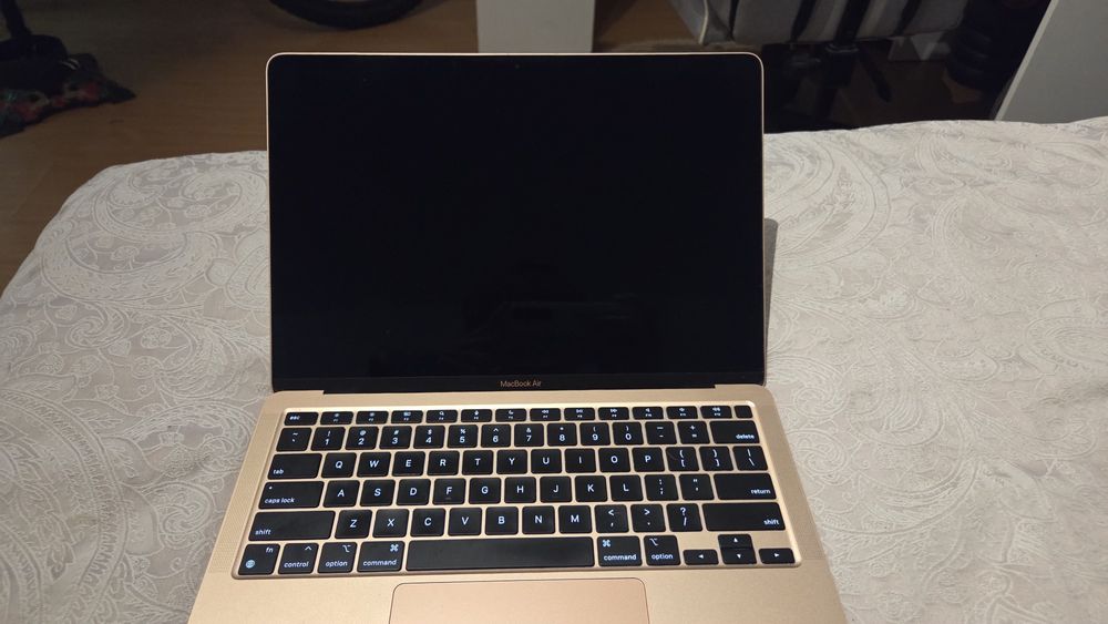 Macbook Air M1 8/256 jak nowy