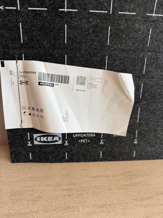 27,8 × 50 cm restantes do tapete para gaveta IKEA UPPDATERA, cinzento, 50 × 96 cm.