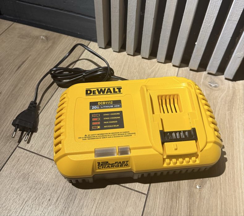 Зарядний пристрій Dewalt DCB1112, DCB1106 DCB112 DCB1104 новий