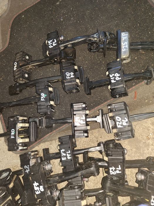 Обмежувач ограничитель відкриття дверей  BMW Е81,83,84,87,90,91,92,f20