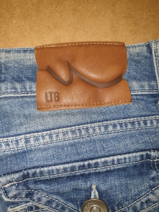 Spodenki jeansowe do kolan