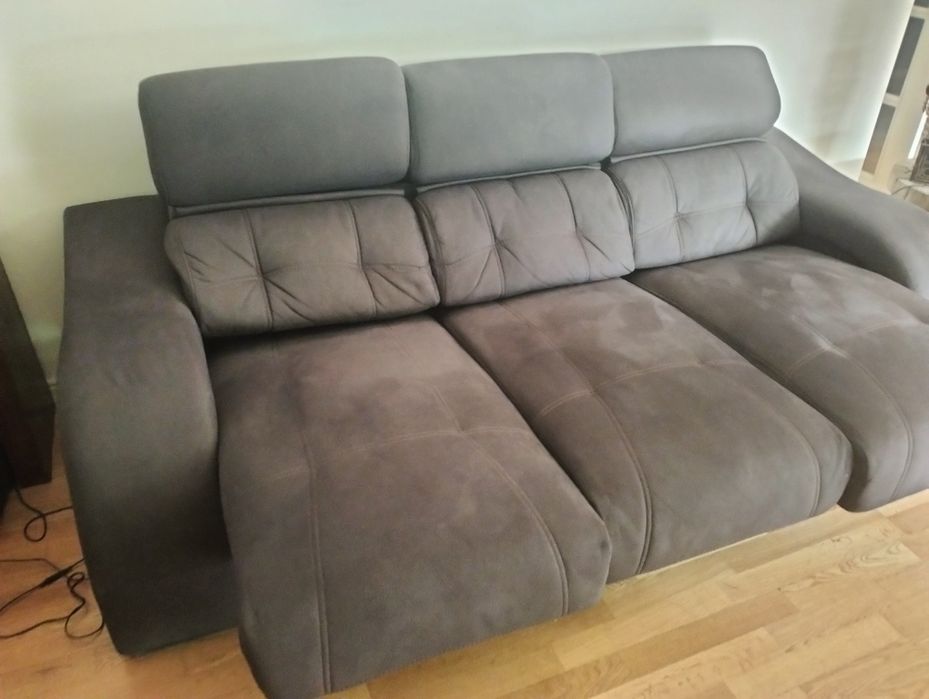 Conjunto Sofá 3 lugares, com chaise longe 3 pufs
