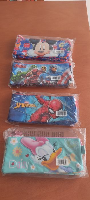 Estojos novos com fecho duplo