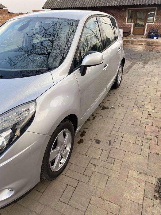 Продам машину renault scenic
