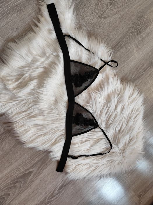 Seksowny biustonosz z trójkątna miseczką stanik z siateczka miękki