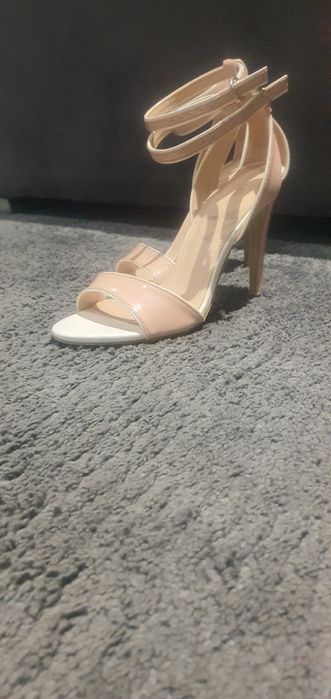 Sandałki na szpilce
