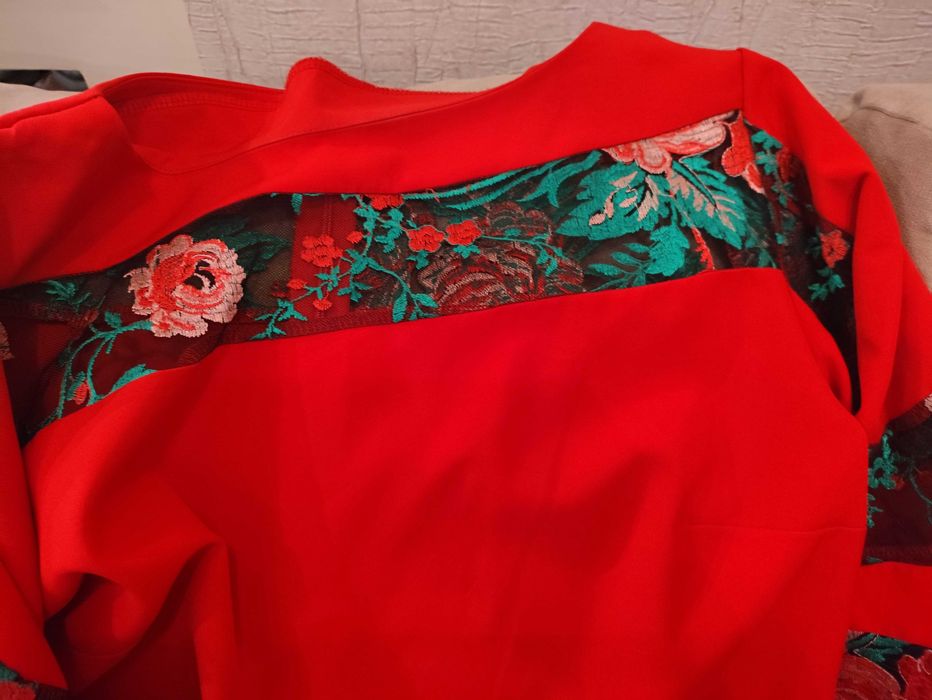 Сукня жіноча яскраво червона