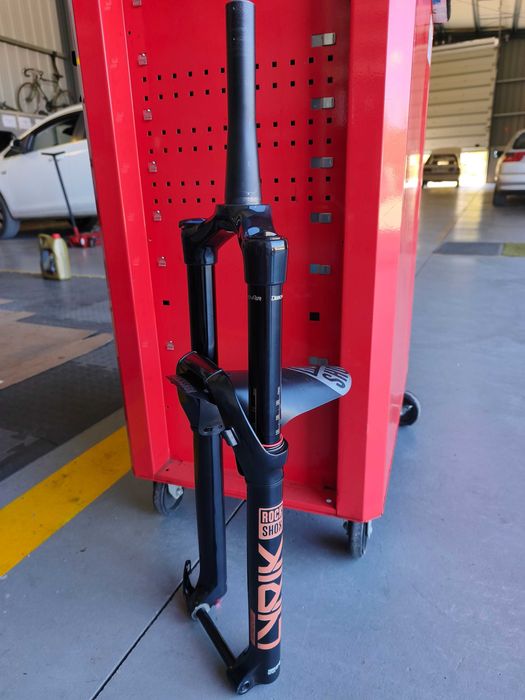 Suspensão Rock shox Lyrik 170mm