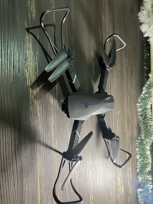 Дрон / квадрокоптер (Eachine E520s)