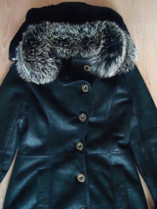 Тёплая натуральная фирменная дублёнка р. 44-46, состояние новой дёшево