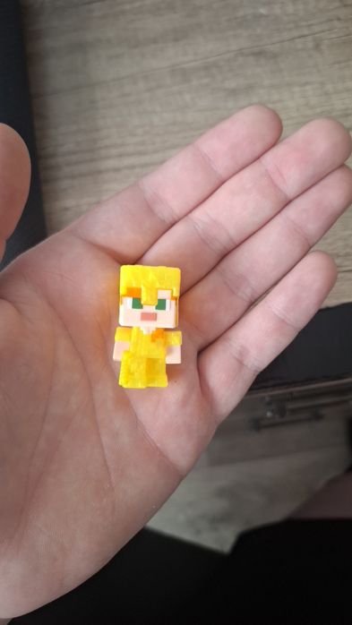 Figirka alex złota kinder jajko
