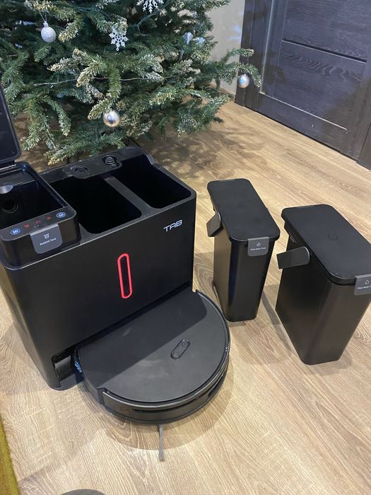 Робот пмлосос з док станцією