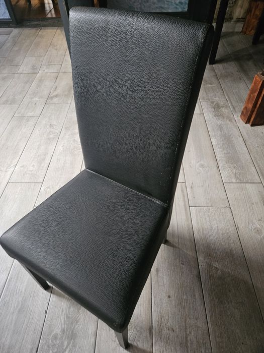 Cadeiras sala jantar/ cozinha estofadas pretas – muito resistentes