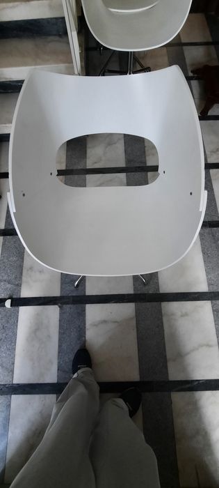 Conjunto de três cadeiras design em madeira e metal