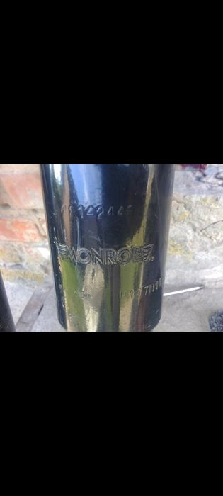 Продам амортизатори на case 3330  та іще деякі запчастини,