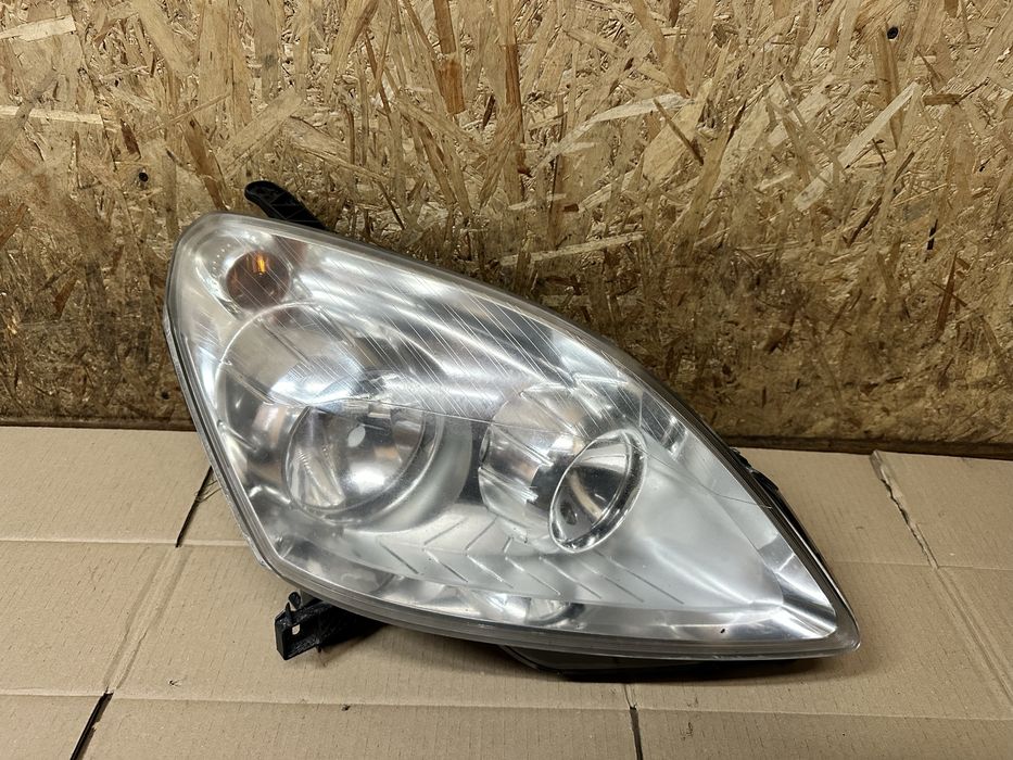 Передня права фара Опель Зефіра Зафіра Б Opel Zafira B 2005—2011