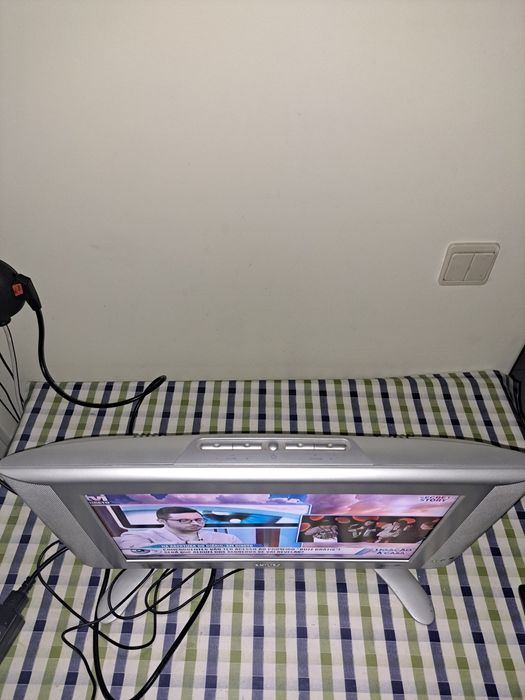 Philips LCD TV Model 17PF9945/121, plus a Pioneer DVD player as a bonus64553193097986122