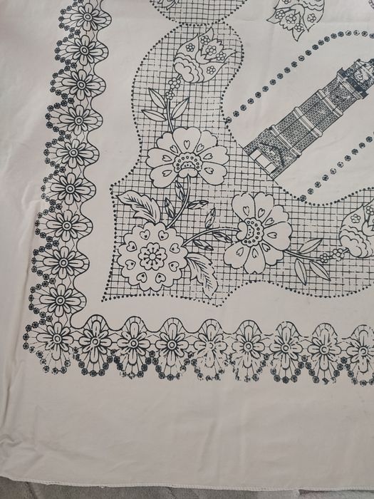 Obrus na stół 154x147 cm