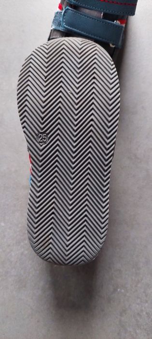 2 pares de sapatilhas para crianca