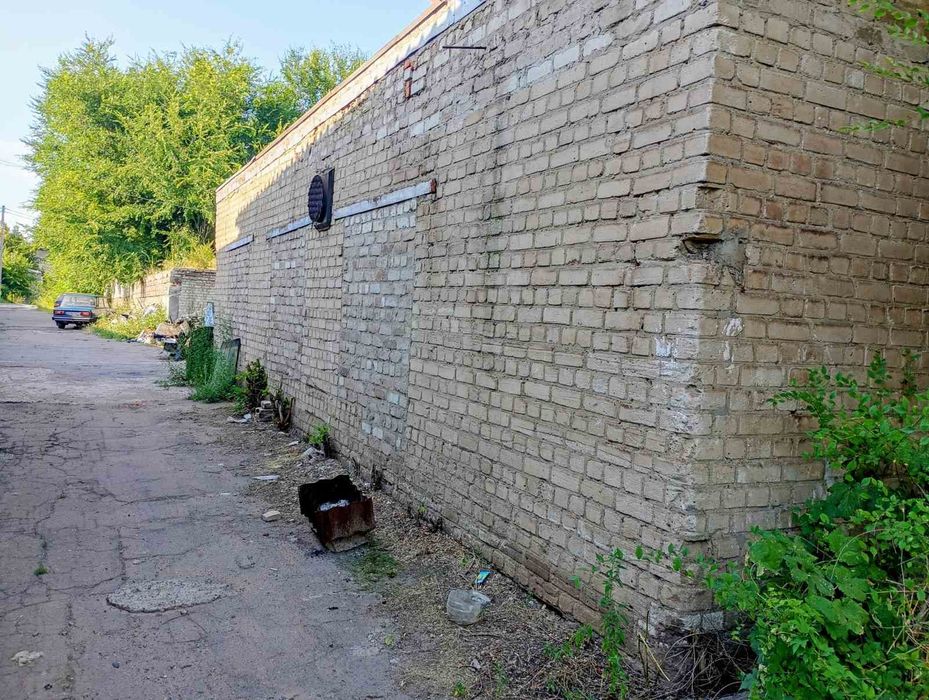 Продам гараж з приміщенням