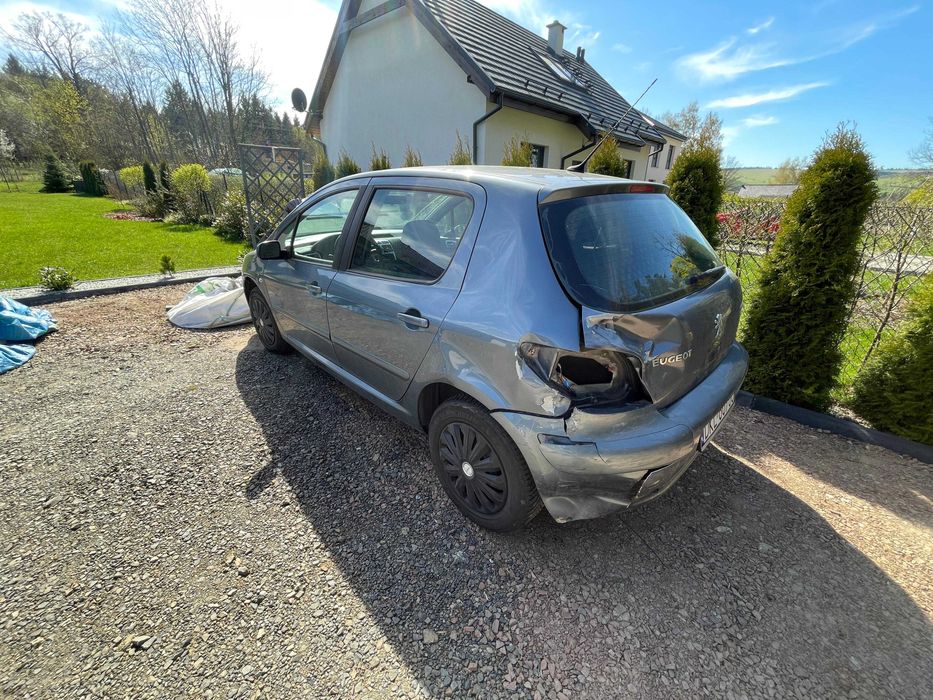 Peugeot 307  2006 rok uszkodzony