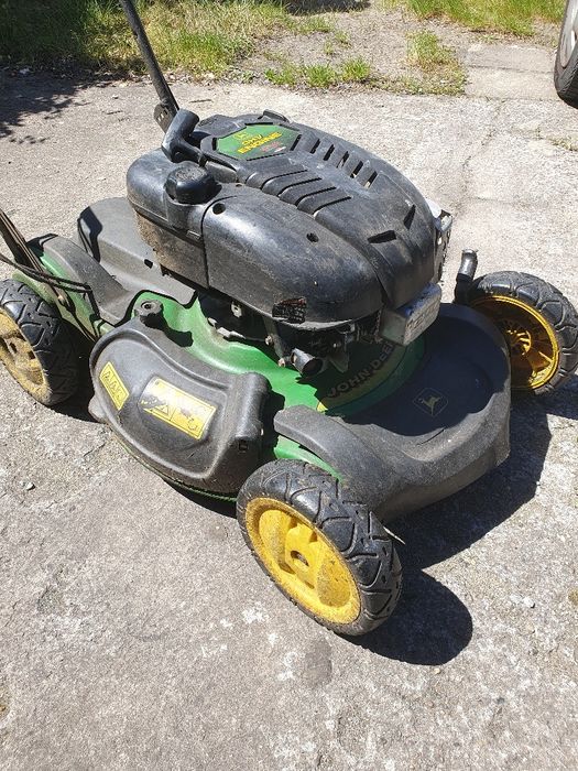 Kosiarka spalinowa z napędem John Deere JS63