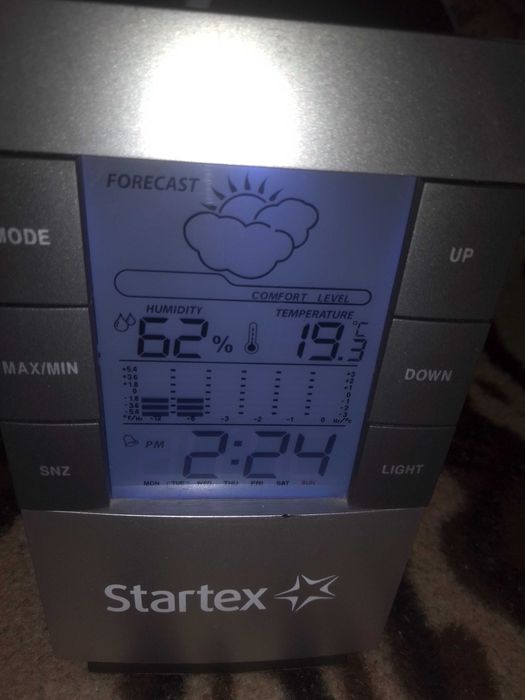 Продам настольную погодную станцию.